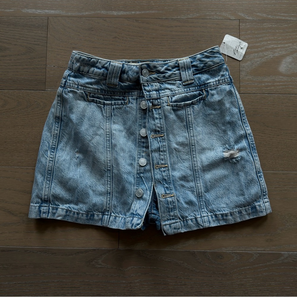 Free People We The Free Denim Skort Womens 26 Light Wash Button Front Boho NWT